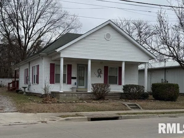 302 S Du Quoin St, Benton, IL 62812