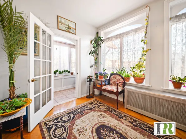 3921 Avenue R image 3 of 29