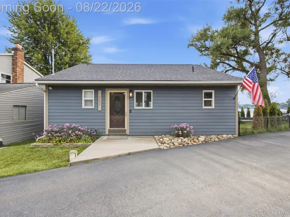 3390 Jackson Blvd, Highland, MI 48356