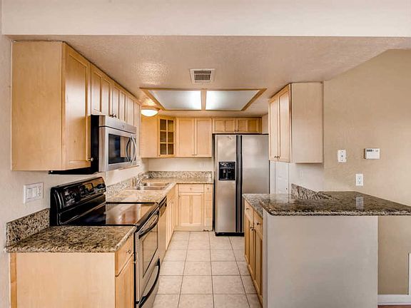 4th image of 561 S Mollison Ave Unit B