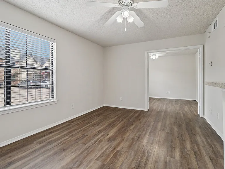 A1 Livingroom look to window