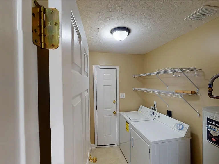 615 Castlebrook Dr — Photo 33