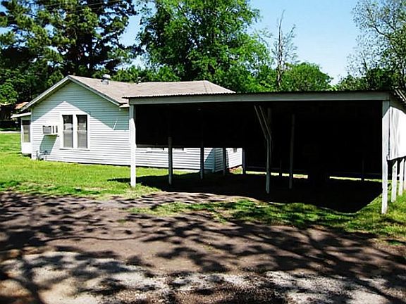 3rd image of 602 N Oleander St