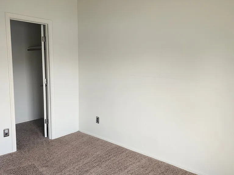 114 E Calle Zavala — Photo 17