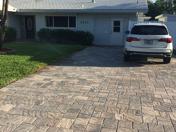 2nd image of 1011 Edgemere Dr