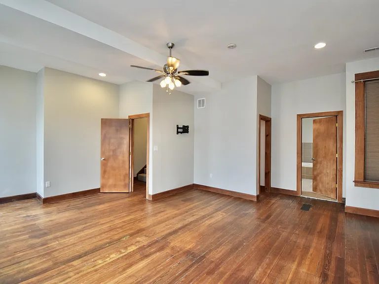 522 E 12th St #1 — Photo 14