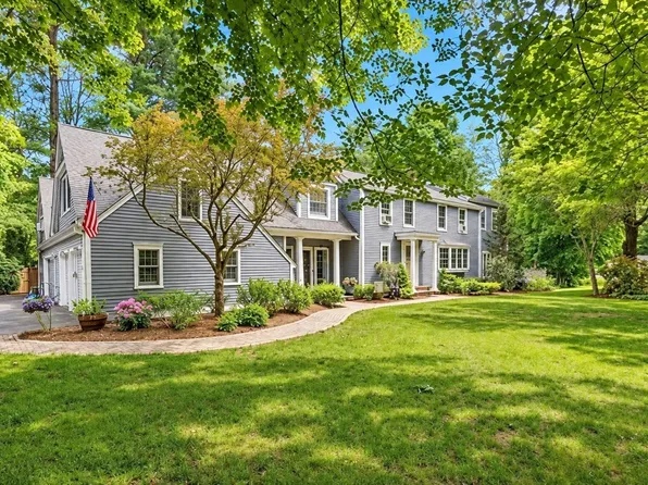 2 Horseshoe Ln, South Hamilton, MA 01982