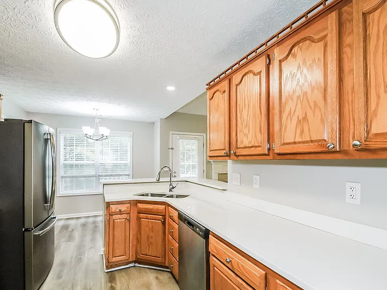 215 Trelawney Pl — Photo 8