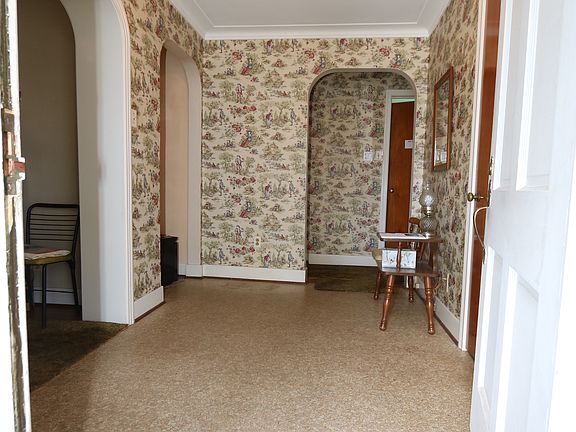 3rd image of 132 Woodridge Ave