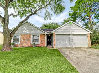 10841 Mesquite Dr, La Porte, TX 77571