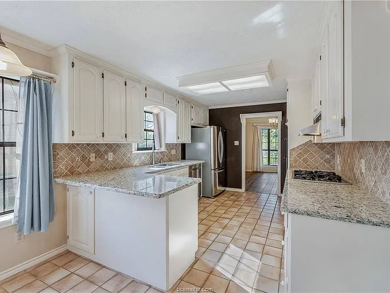 1806 Rosebud Ct — Photo 12