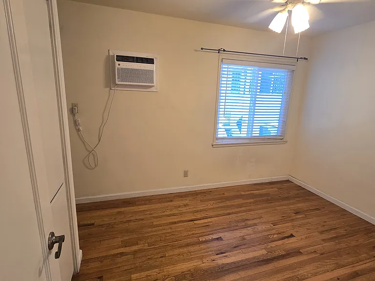 2512 O St #8 — Photo 3