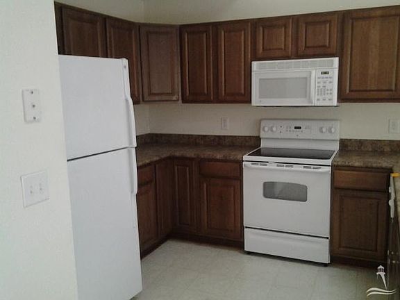3rd image of 117 Lincoln Place Cir #17