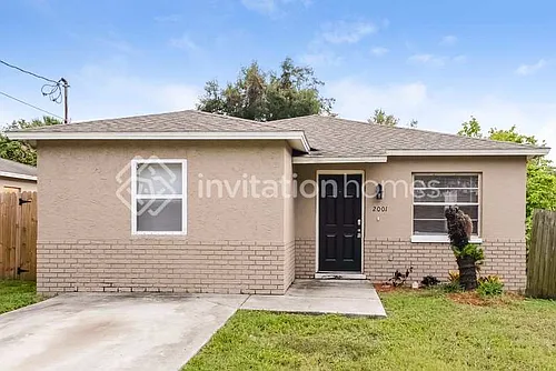 2001 E Giddens Ave Photo 1