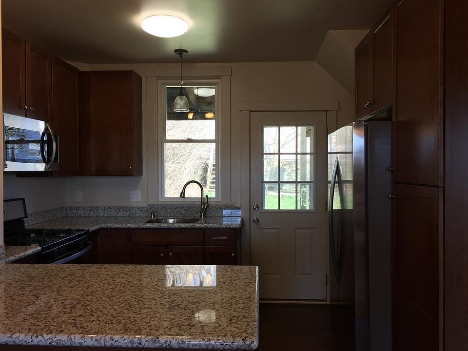 Kitchen with granite peninsula