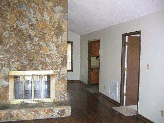 4th image of 165 Safford Drive