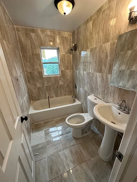 3 bed, 3211 sqft, $2,300 — Photo 2