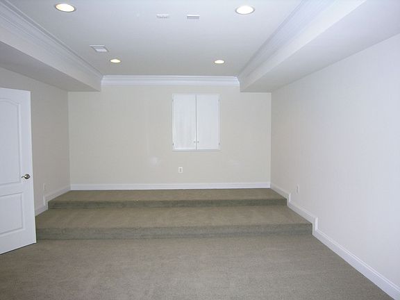 5th image of 10007 Woodrow St