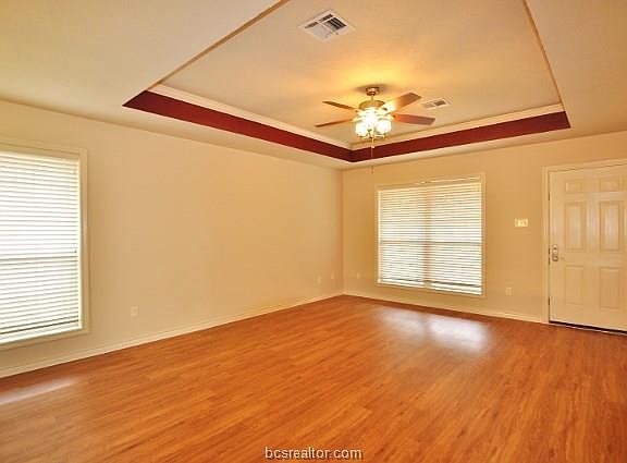 5th image of 216 Sterling St