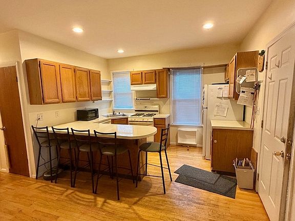 5th image of 61 Franklin St