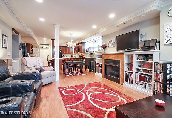 3rd image of 5247 W Argyle St #G