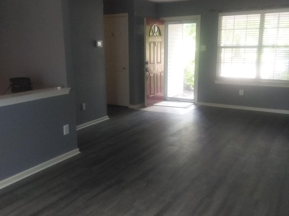 2nd image of 3 Everett Dr #Cb