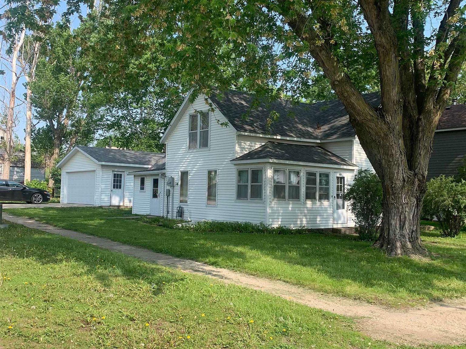 207 S Cedar Ave, Graettinger, IA 51342 Zillow