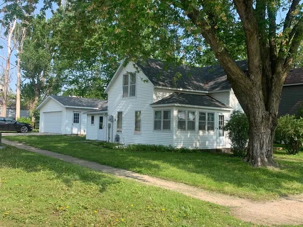 207 S Cedar Ave, Graettinger, IA 51342