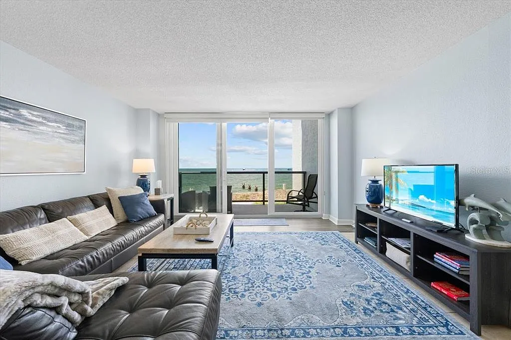 2 bed, 2.0 bath, 1264 sqft, $4,500 — Photo 4