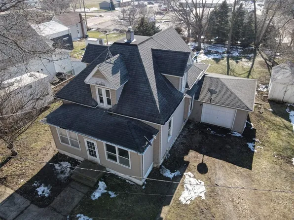 203 E Walnut St, Anamosa, IA 52205