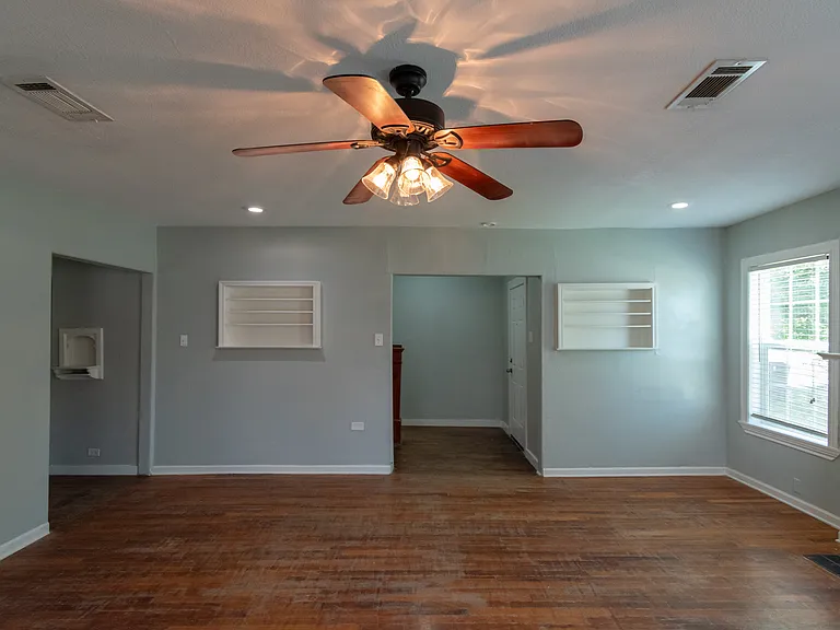 2606 Pine Ave — Photo 22