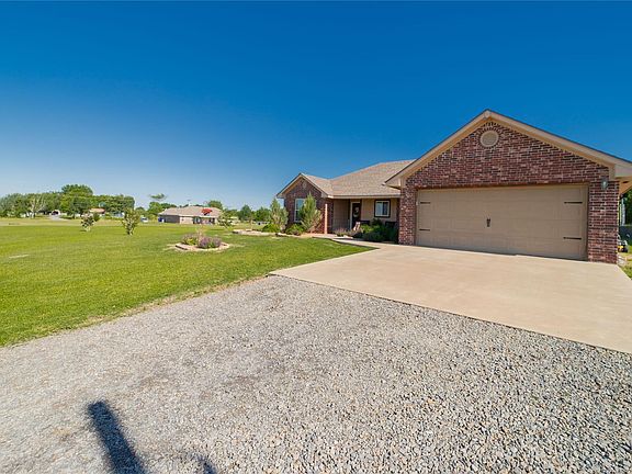 3rd image of 2580 E Frankie Ln