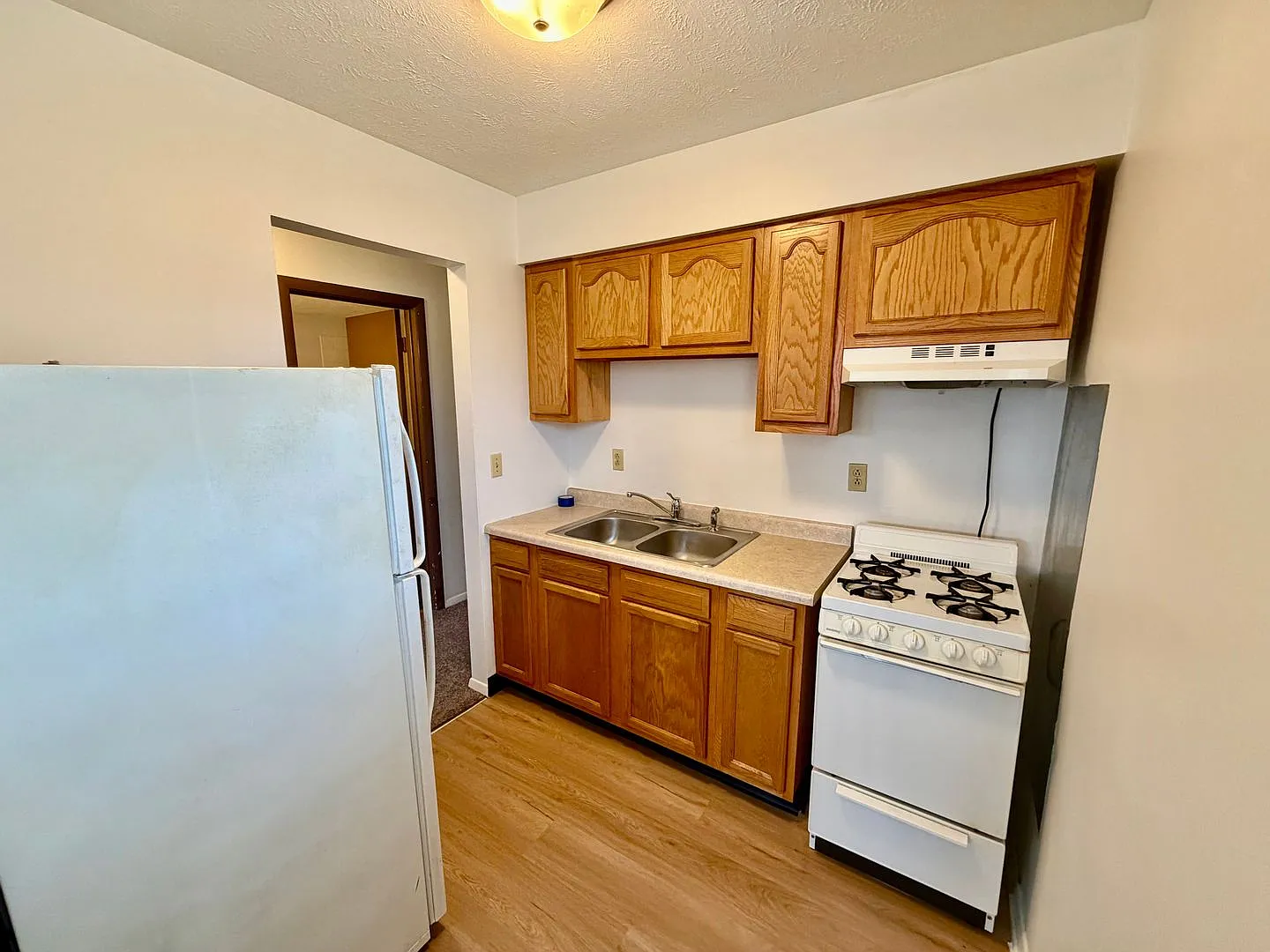 215 Lindell Drive — Photo 2