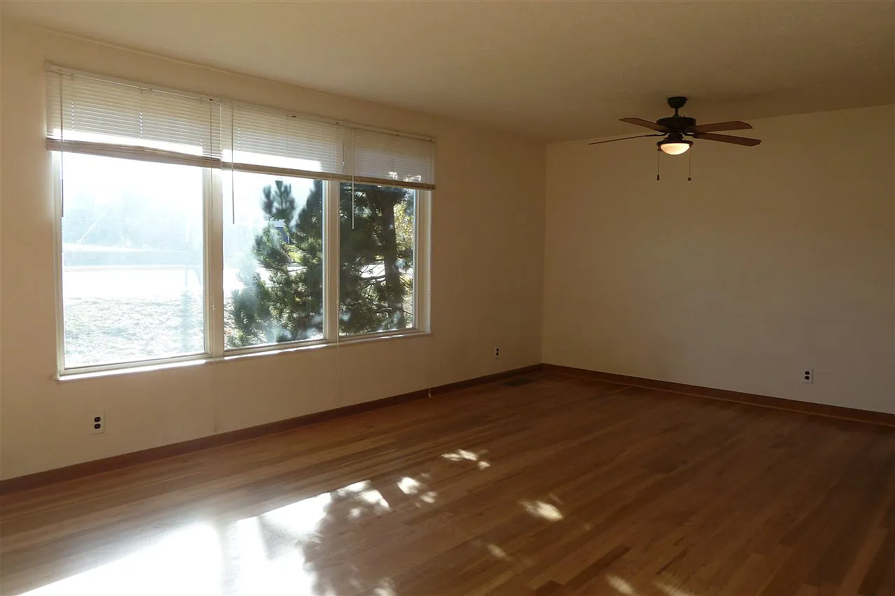 3 bed, 952 sqft, $2,300 — Photo 3