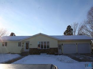 1423 Firesteel Dr, Mitchell, SD 57301