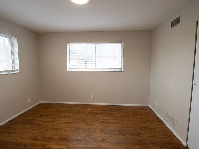 1718 E Broadway — Photo 6