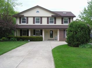 2305 S Krahn Rd, New Berlin, WI 53151