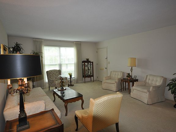 2nd image of 1001 Eden Isle Blvd NE APT 2