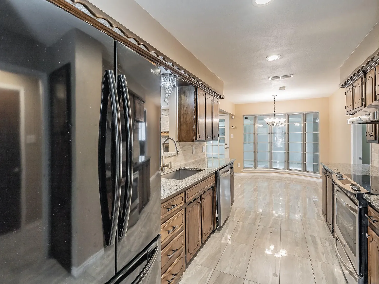 3 bed, 1654 sqft, $2,050 — Photo 4