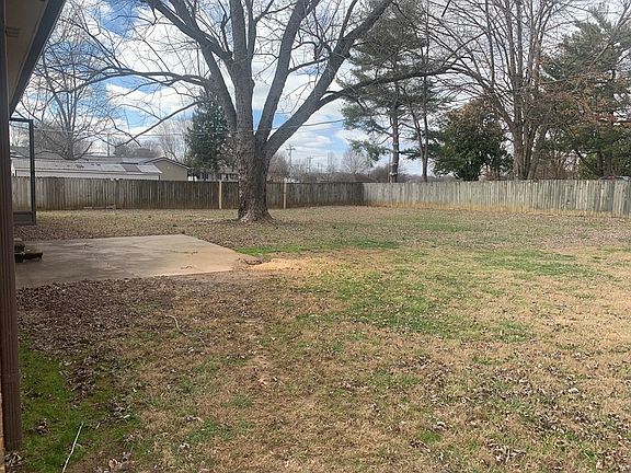 2nd image of 804 Oak Hurst Dr