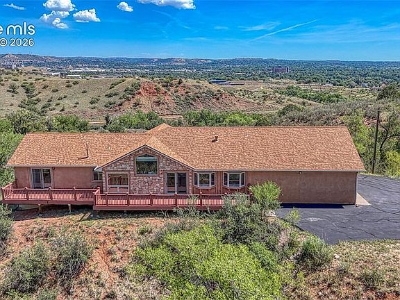 2nd image of 2205 Mesa Rd