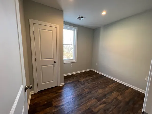 440 Avenue East image 6 of 12