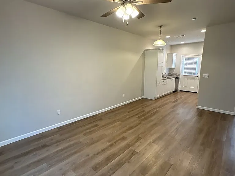 505 S Summit St #101-104 — Photo 3