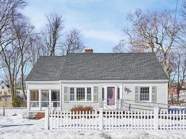 24 Pelham Ave, Methuen, MA 01844