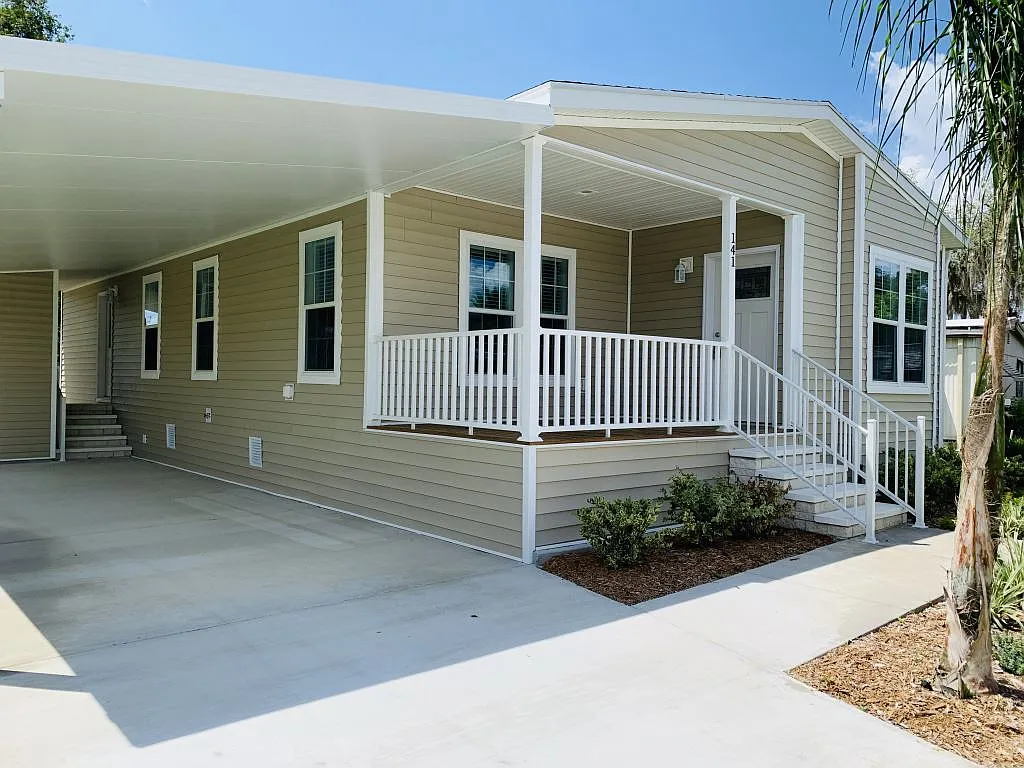 3 bed, 2.0 bath, 1372 sqft, $1,599 — Photo 2