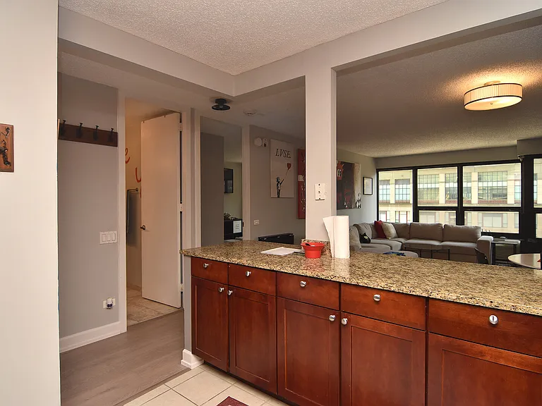 E Huron St — Photo 20