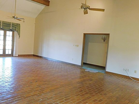 4th image of 1008 Orange Grove Dr