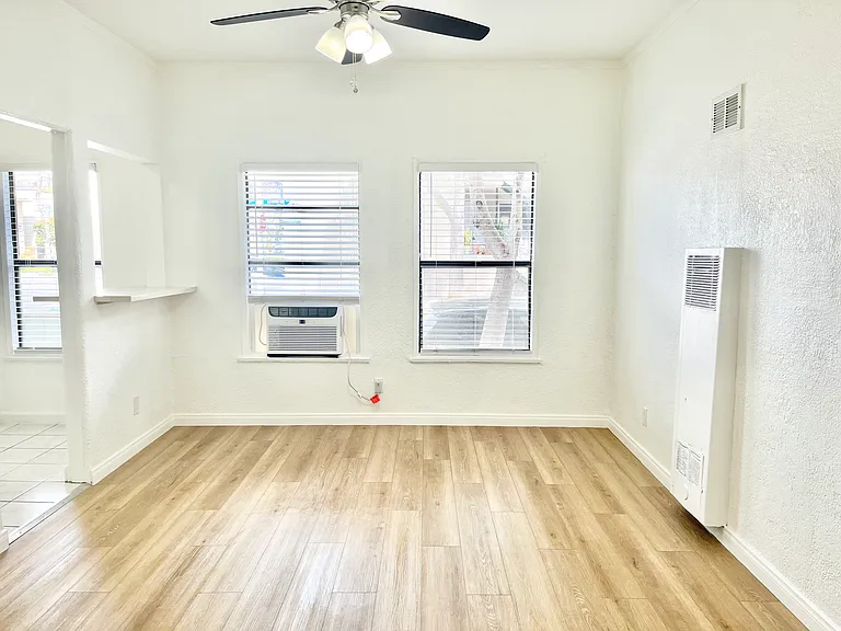 1154 N Formosa Ave — Photo 2