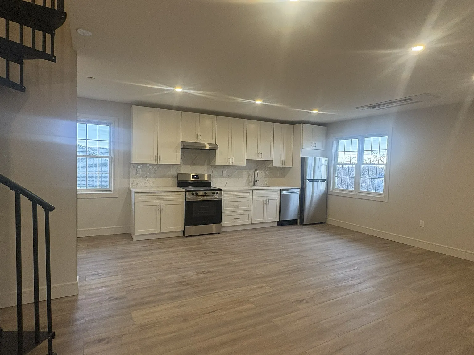 3 bed, 1200 sqft, $3,800 — Photo 2