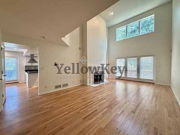 4th image of 11121 Indian Woods Dr